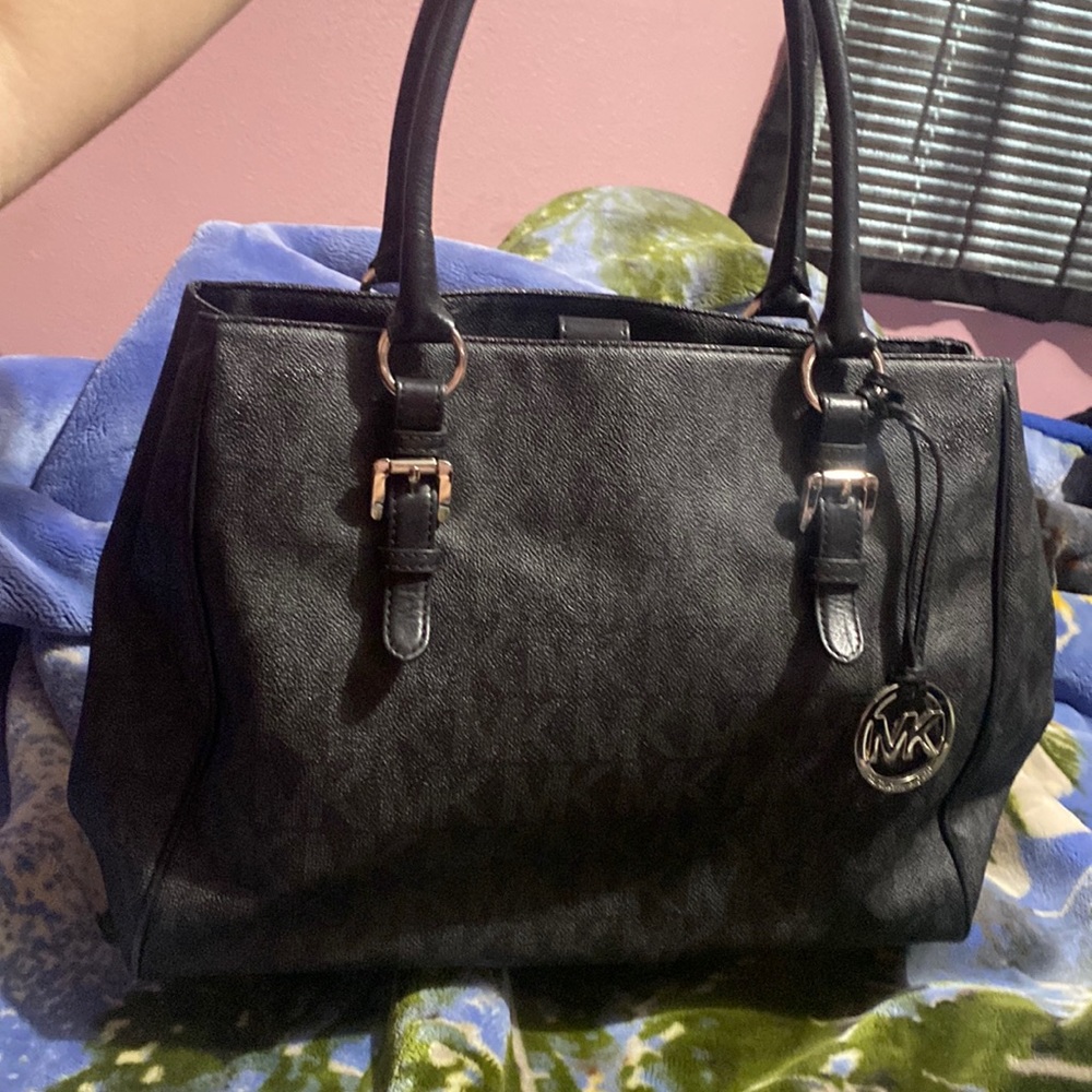 Michael kors medium purse excellent condition